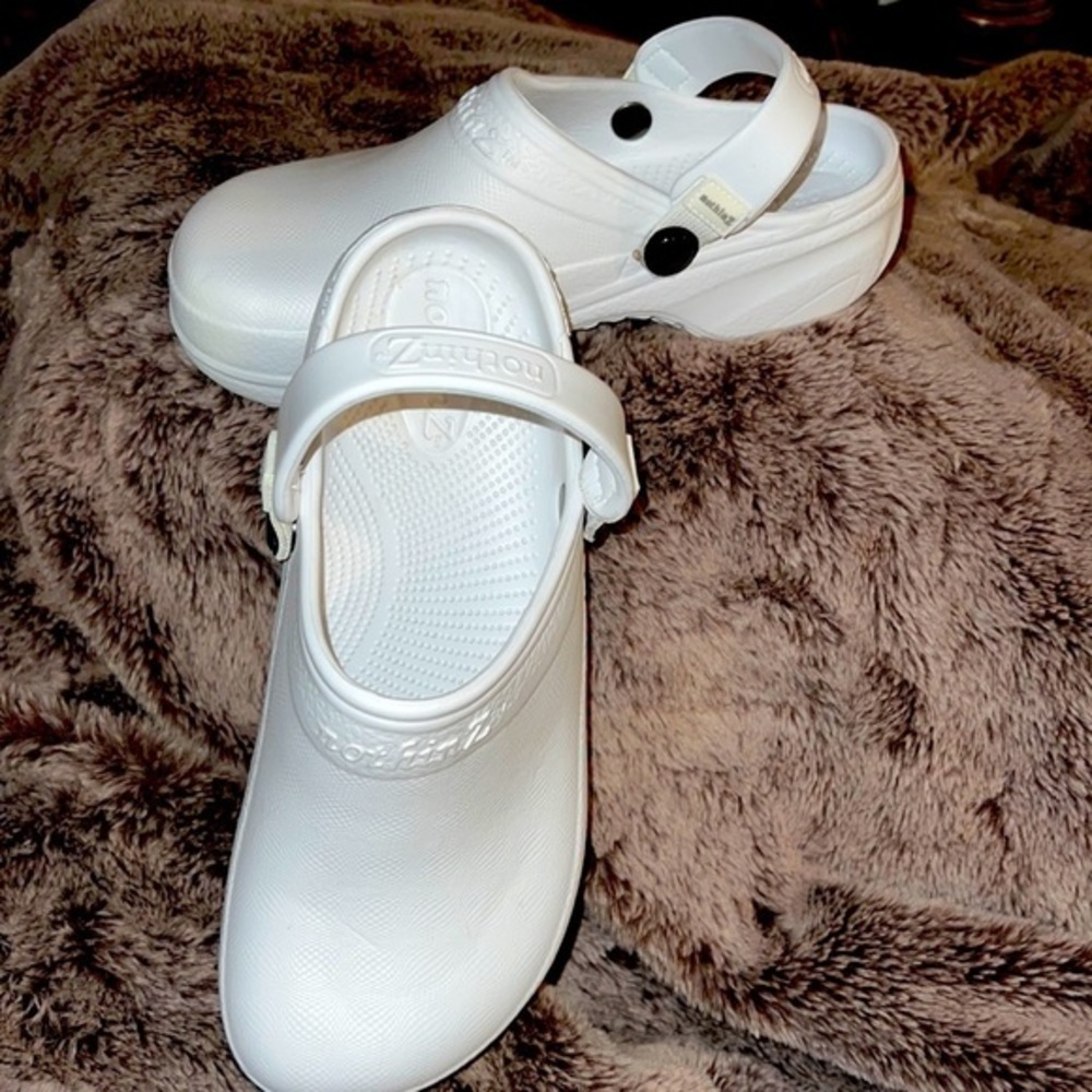 $10 HoliYAY FriYAY🎄✨nothinZ Unisex Kids or Ladies Comfort Clogs Sandals NEW